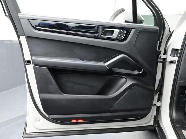 Certified 2023 Porsche Cayenne AWD/4WD image 7