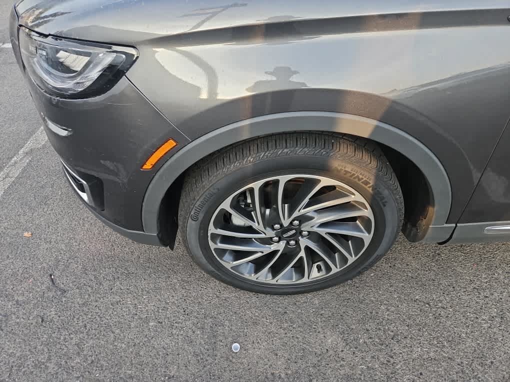 Used 2019 Lincoln Nautilus Reserve w/ Driver Assistance Package FWD image 3