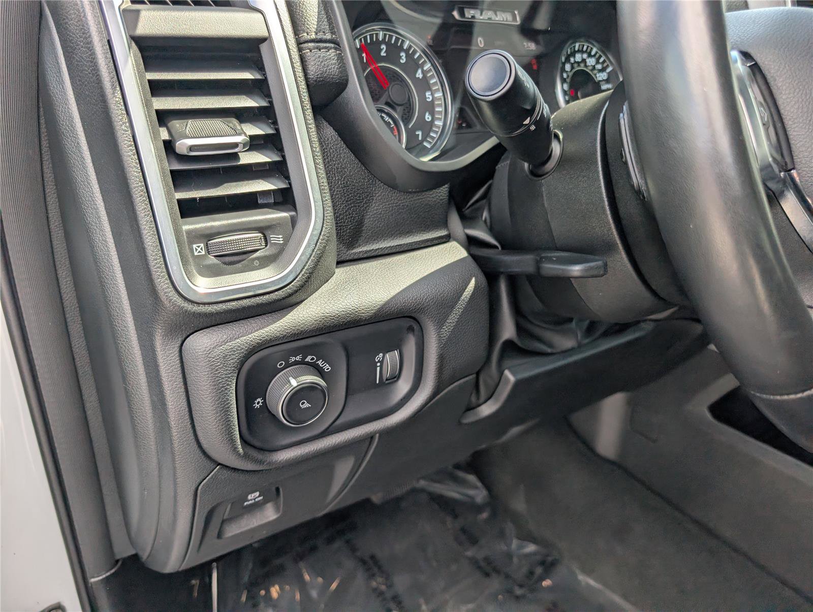 Used 2024 RAM 1500 Laramie AWD/4WD image 21