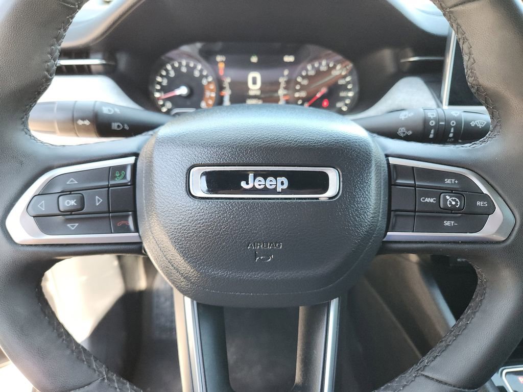 Used 2024 Jeep Compass Latitude image 27