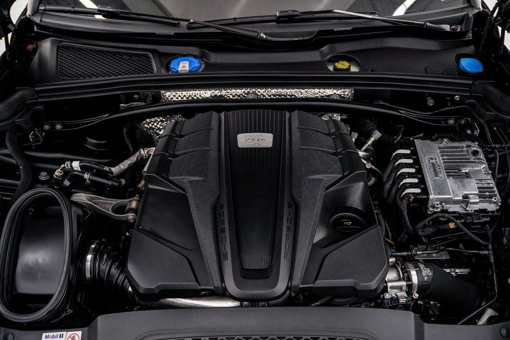 Certified 2023 Porsche Macan GTS image 29