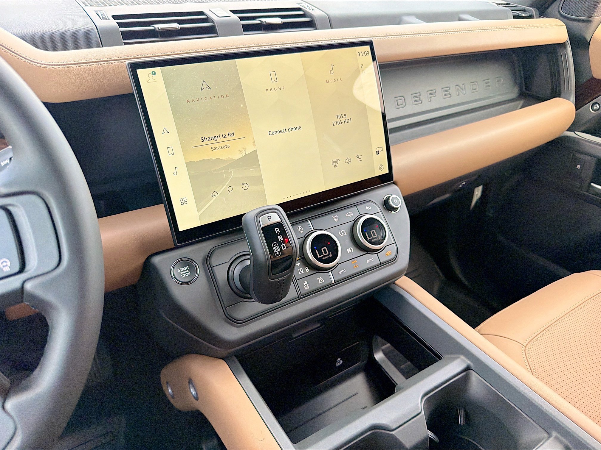 New 2026 Land Rover Defender 130 X-Dynamic SE AWD/4WD image 29