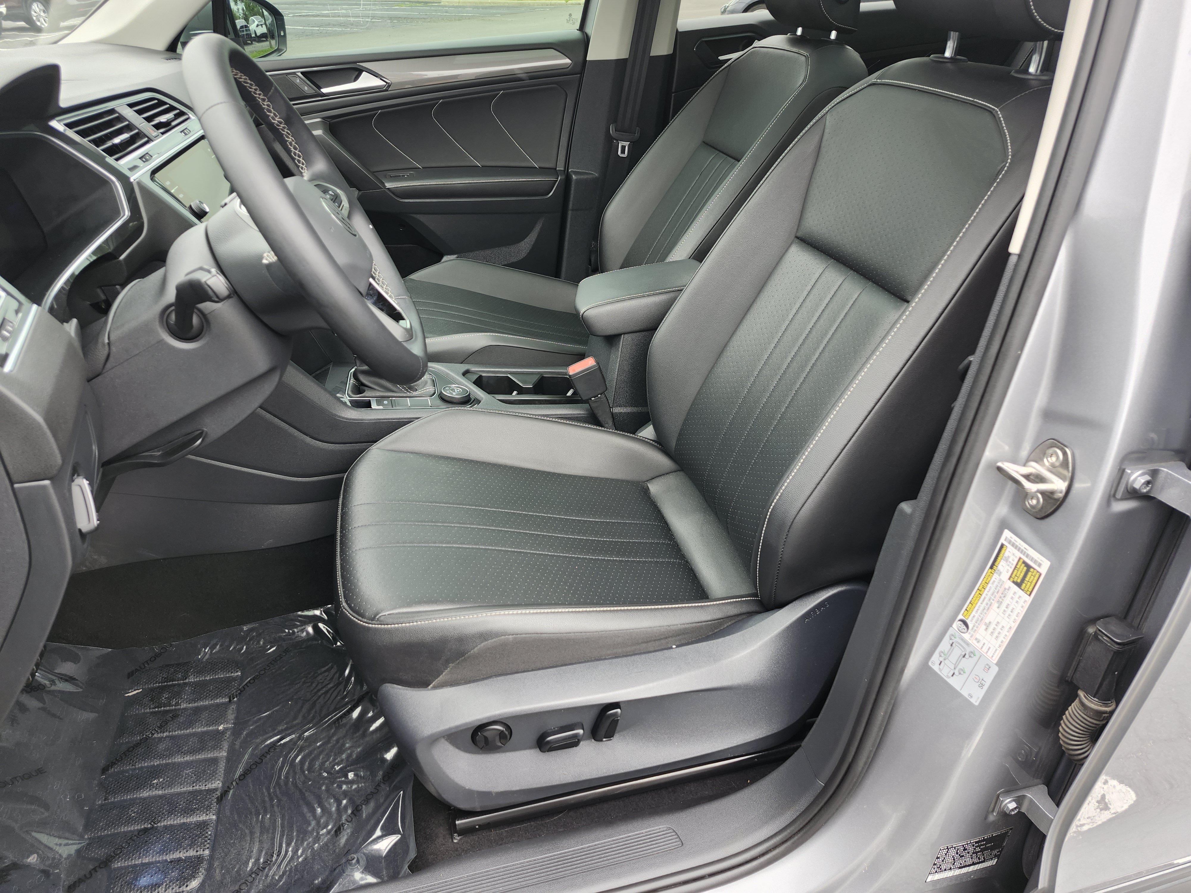 Used 2022 Volkswagen Tiguan SE AWD/4WD image 25