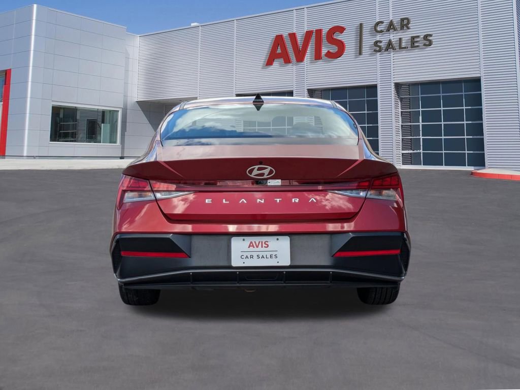 Used 2025 Hyundai Elantra SEL FWD image 7