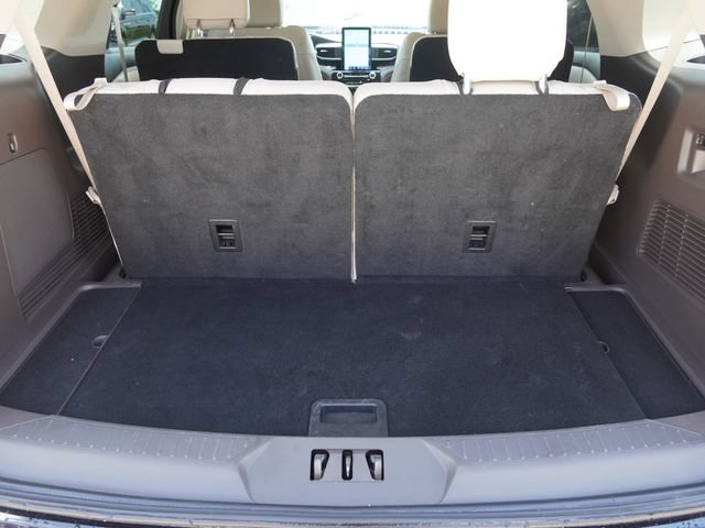 Used 2023 Ford Explorer Platinum w/ Technology Package AWD/4WD image 12