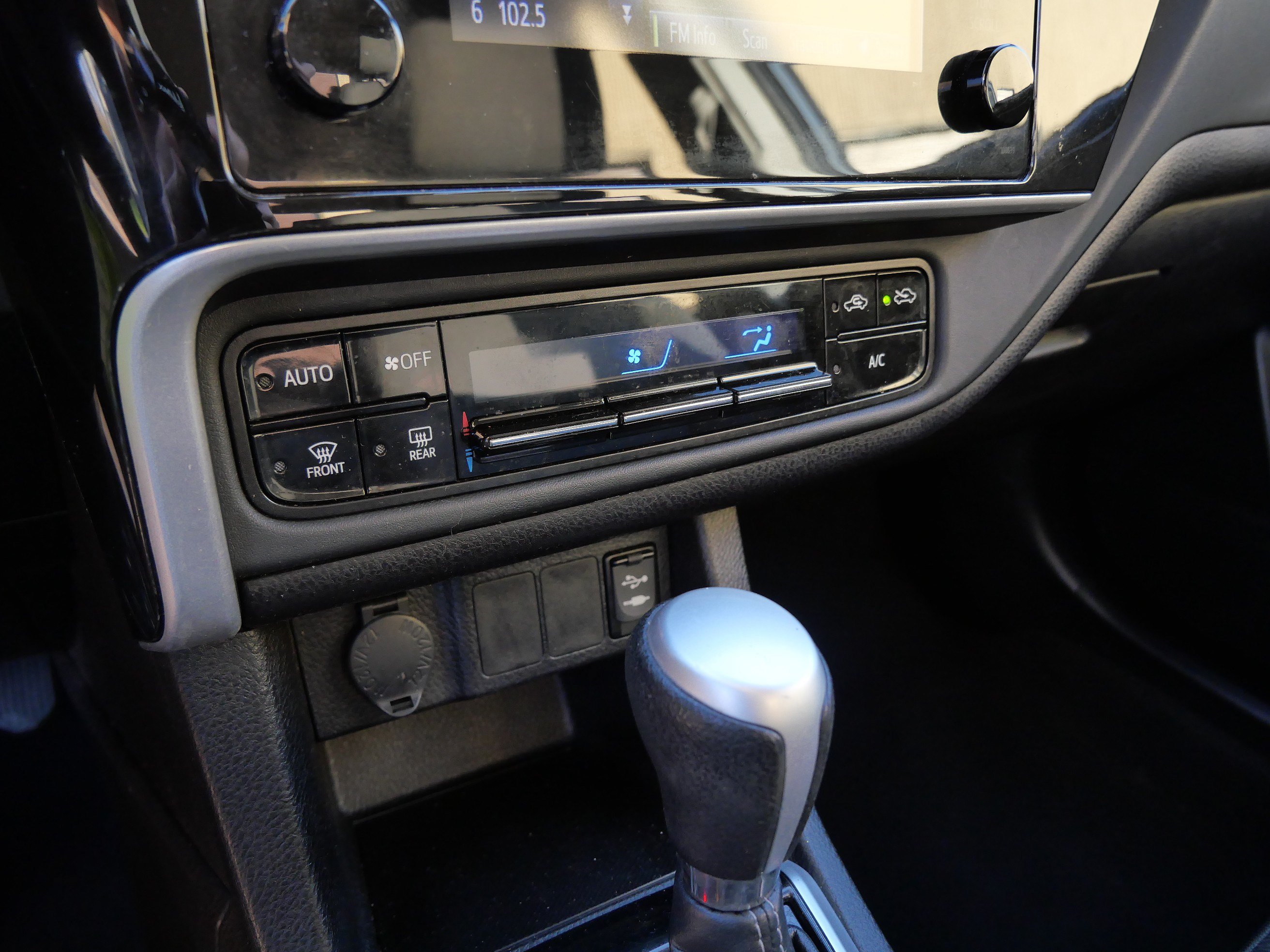 Certified 2019 Toyota Corolla LE FWD image 23