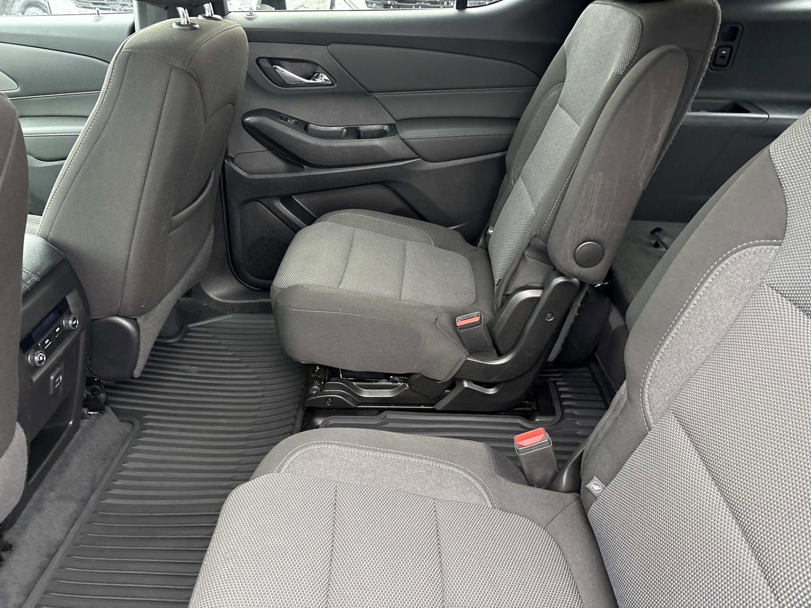 Used 2023 Chevrolet Traverse LT image 28