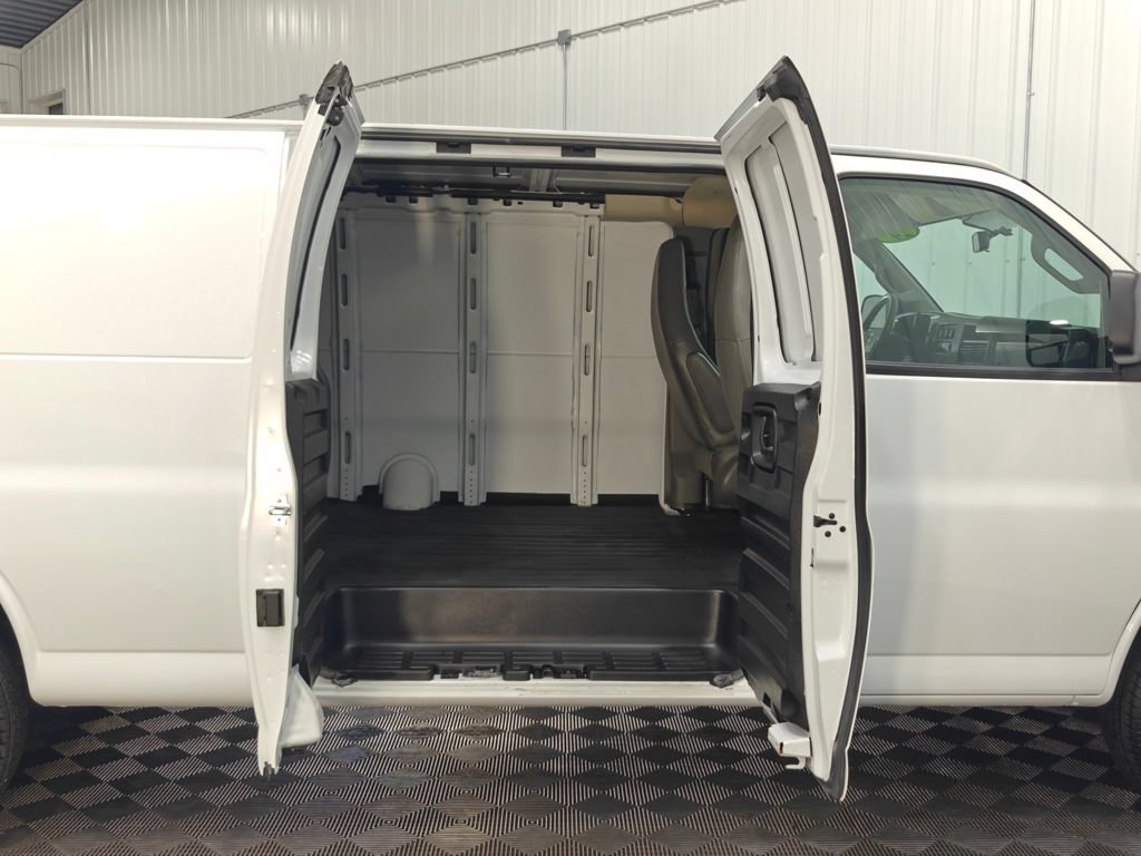 Used 2024 GMC Savana 3500 Extended RWD image 19