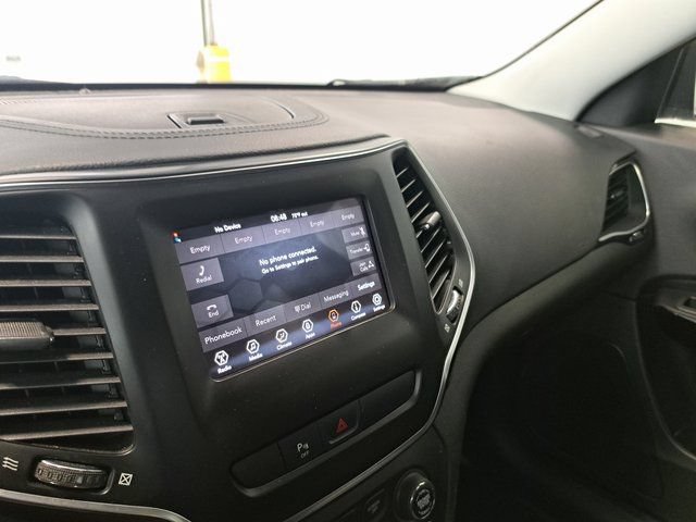 Used 2020 Jeep Cherokee Latitude Plus AWD/4WD image 11