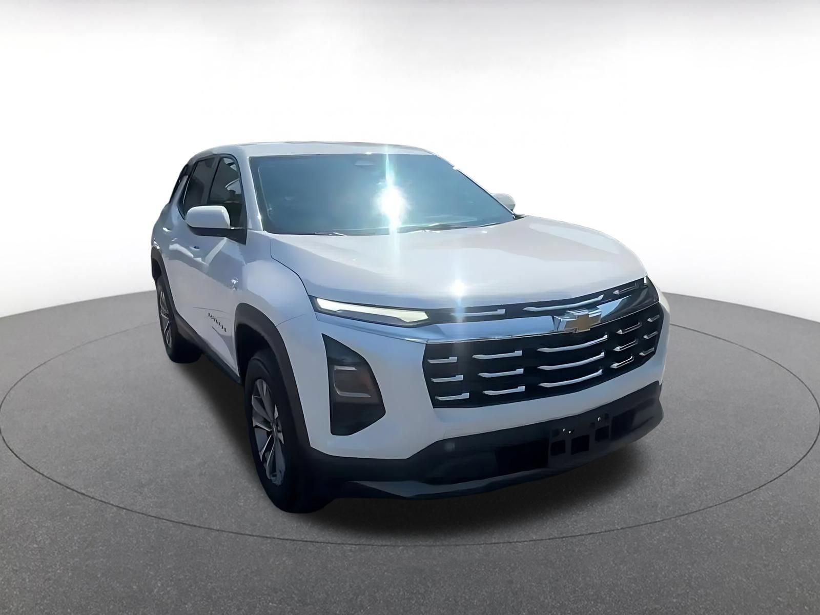 Used 2025 Chevrolet Equinox LT FWD image 3