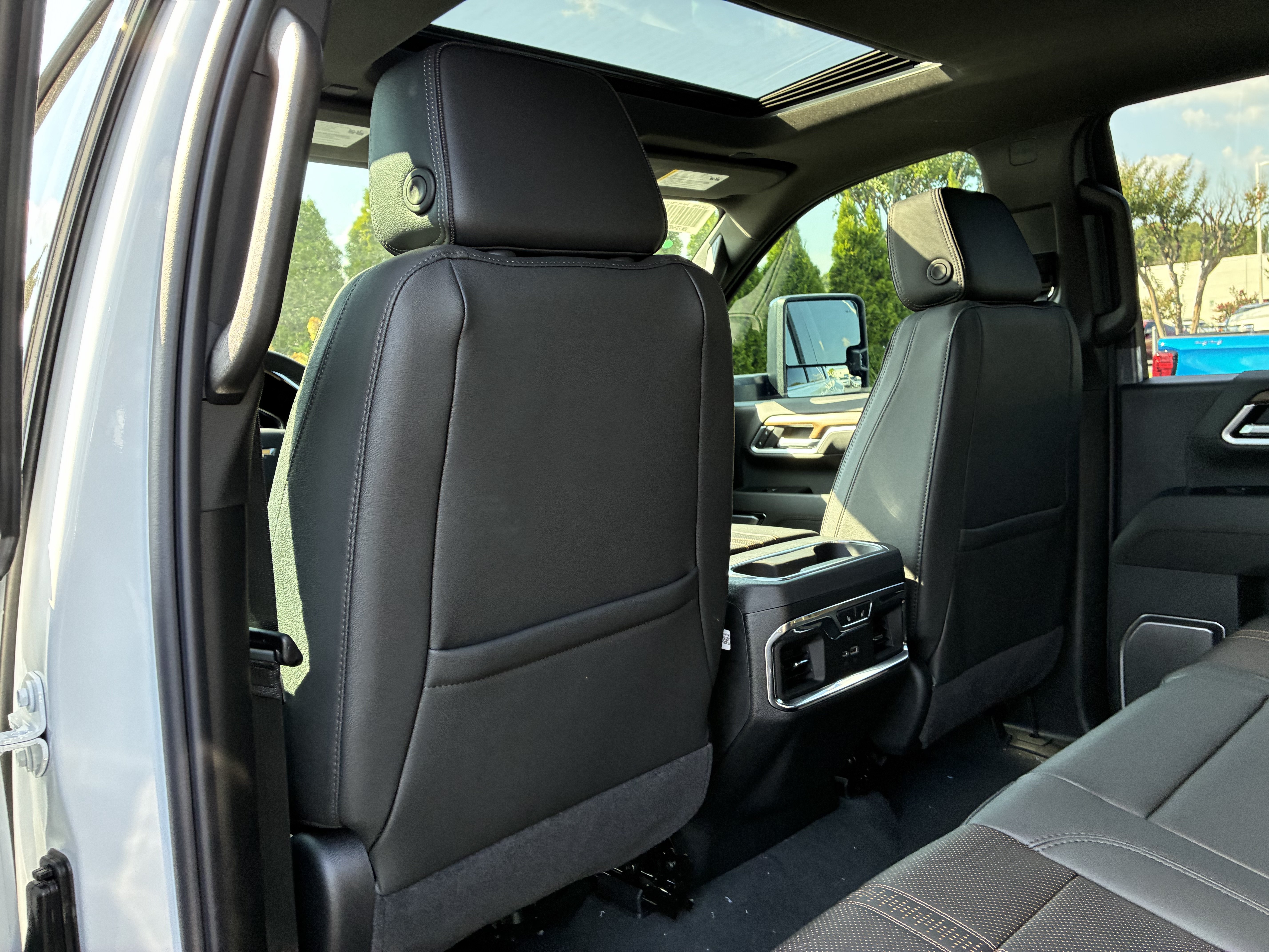 New 2026 Chevrolet Silverado 3500 High Country w/ Technology Package AWD/4WD image 18