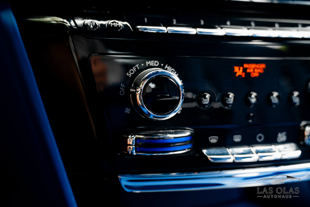 Used 2024 Rolls-Royce Phantom Sedan RWD image 41