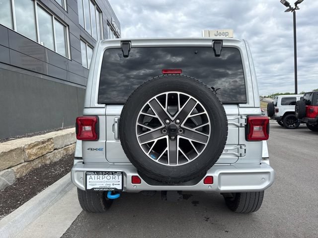 Used 2023 Jeep Wrangler Unlimited Sahara AWD/4WD image 4