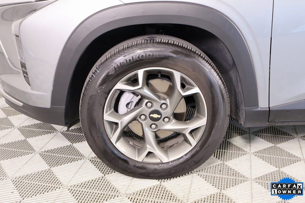 Used 2025 Chevrolet Trax LT w/ LT Convenience Package image 17
