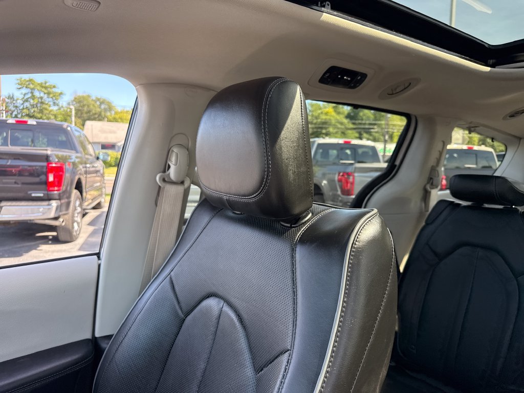 Used 2018 Chrysler Pacifica Limited FWD image 37