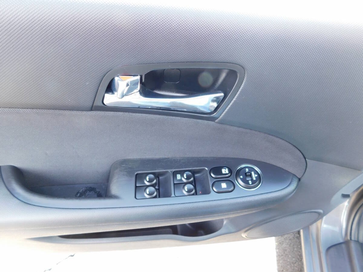 Used 2009 Hyundai Elantra w/ Premium-Sport Pkg 2 FWD image 16