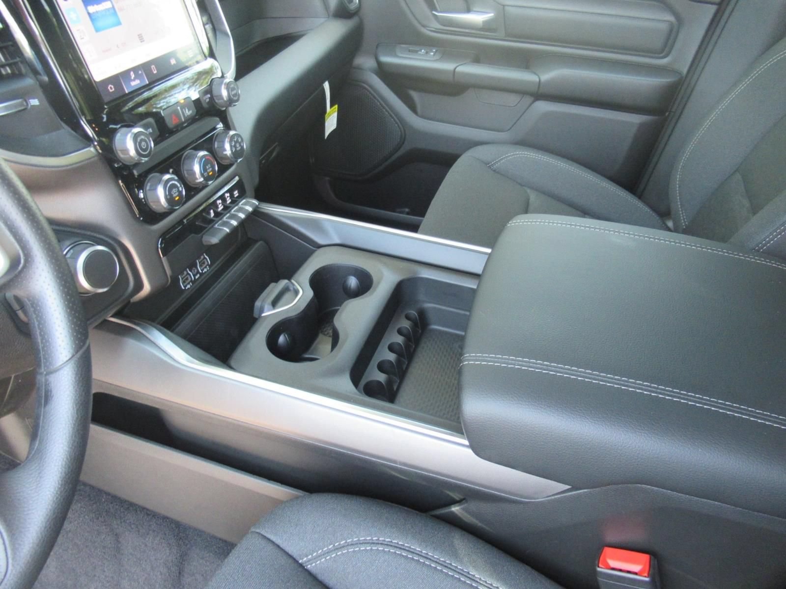 New 2026 RAM 1500 Express AWD/4WD image 18