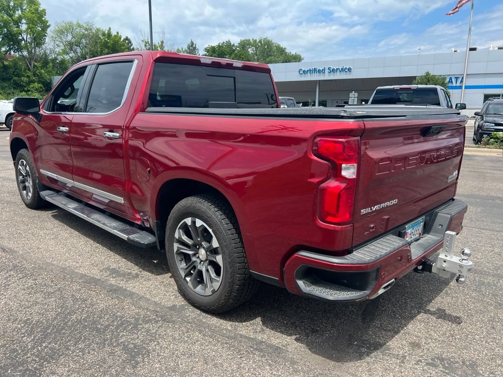 Used 2025 Chevrolet Silverado 1500 High Country w/ Z71 Off-Road Package AWD/4WD image 3