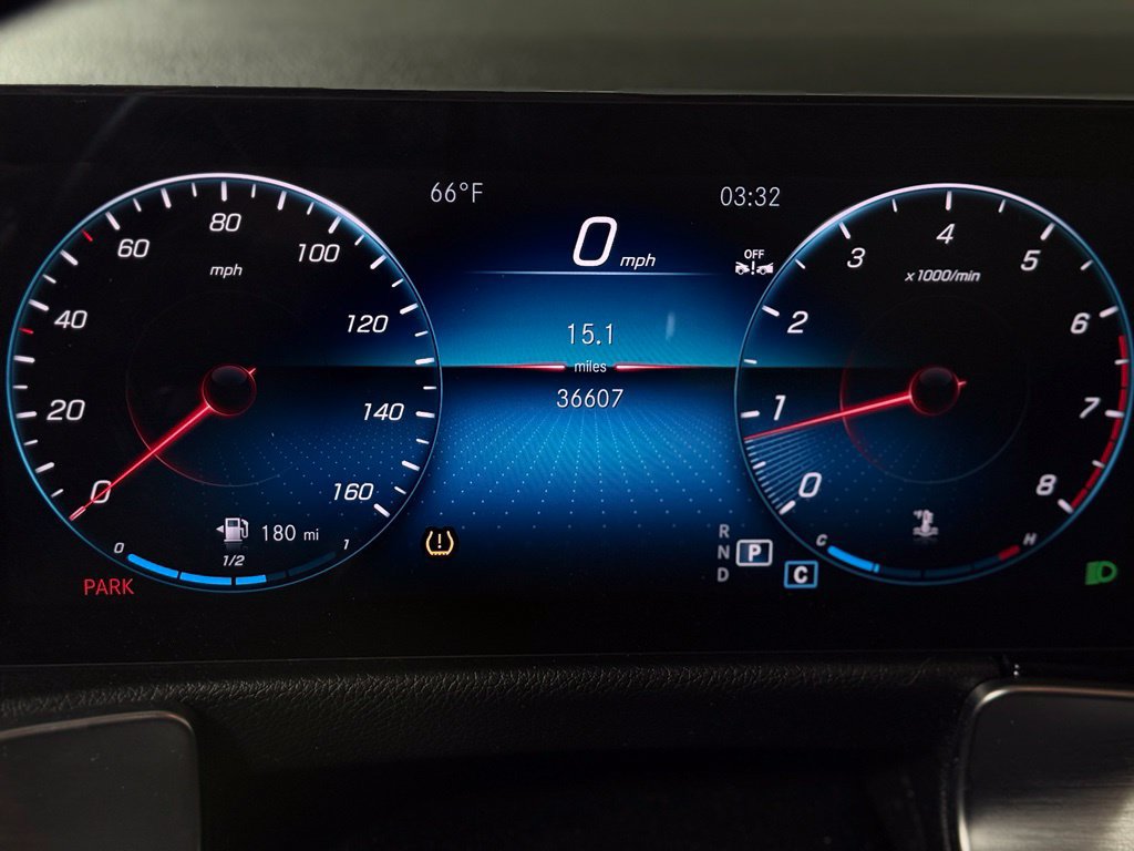 Used 2023 Mercedes-Benz GLB 250 4MATIC w/ Premium Package image 13