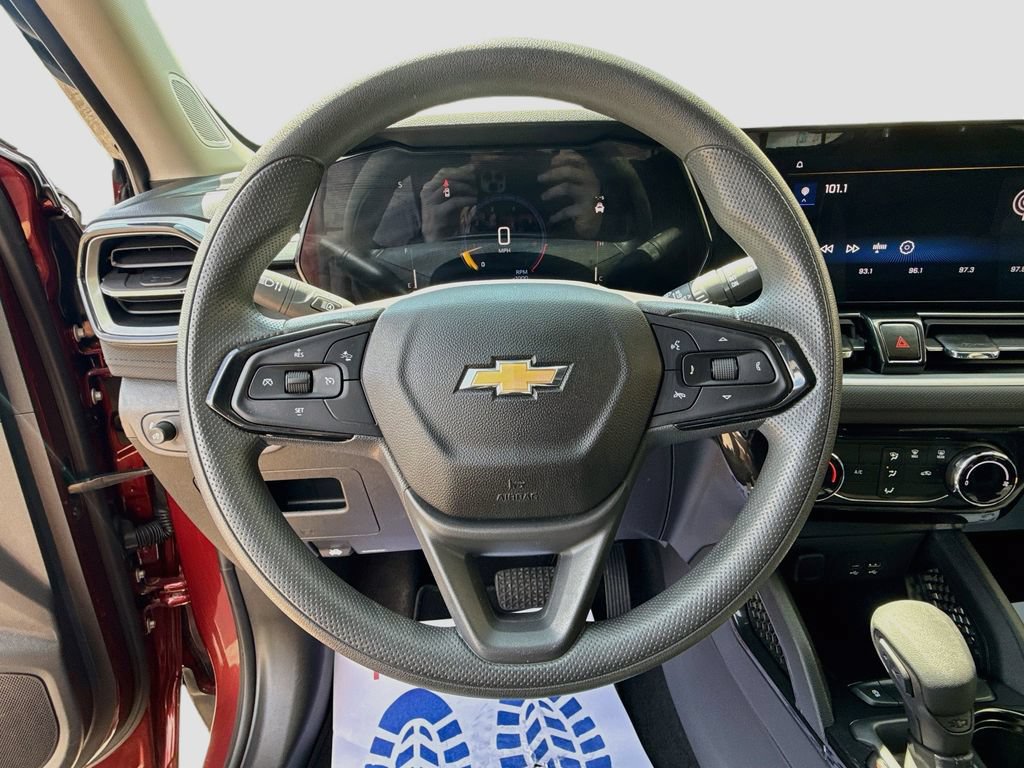 Used 2025 Chevrolet TrailBlazer LT FWD image 11