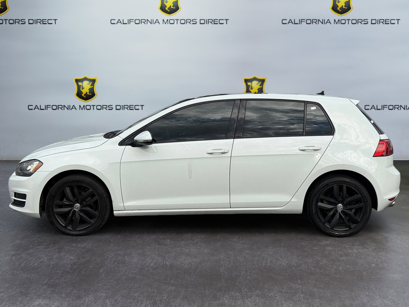 Used 2015 Volkswagen Golf SE w/ Lighting Package image 2