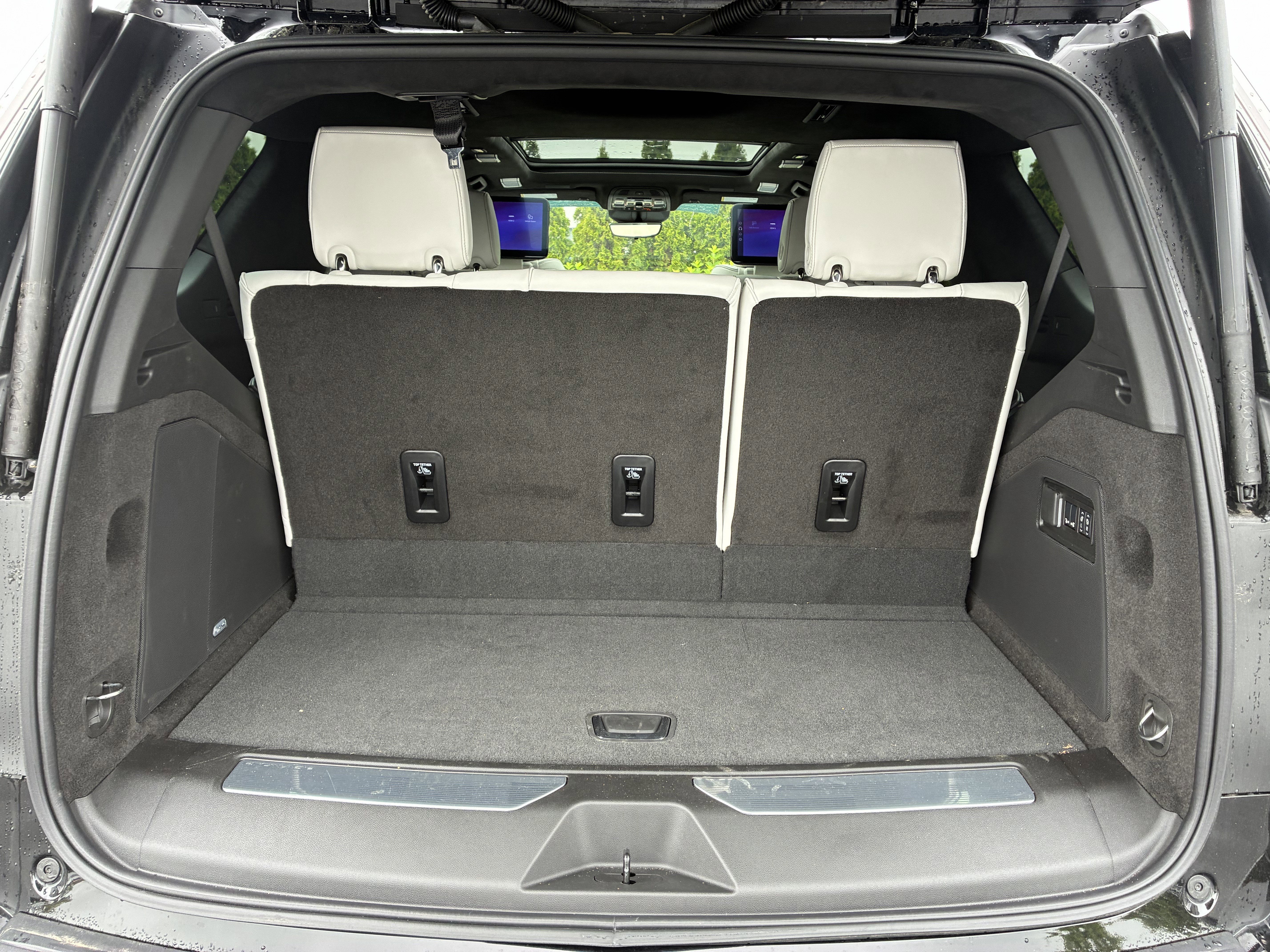 Used 2026 Cadillac Escalade Platinum Sport w/ LPO, Floor Liner Package AWD/4WD image 12