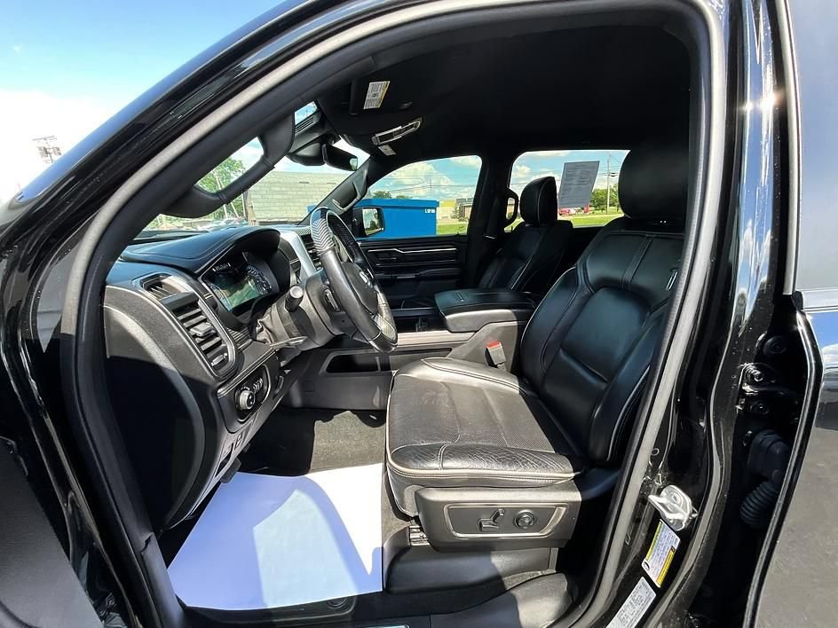 Used 2020 RAM 1500 Limited w/ Black Appearance Package AWD/4WD image 15