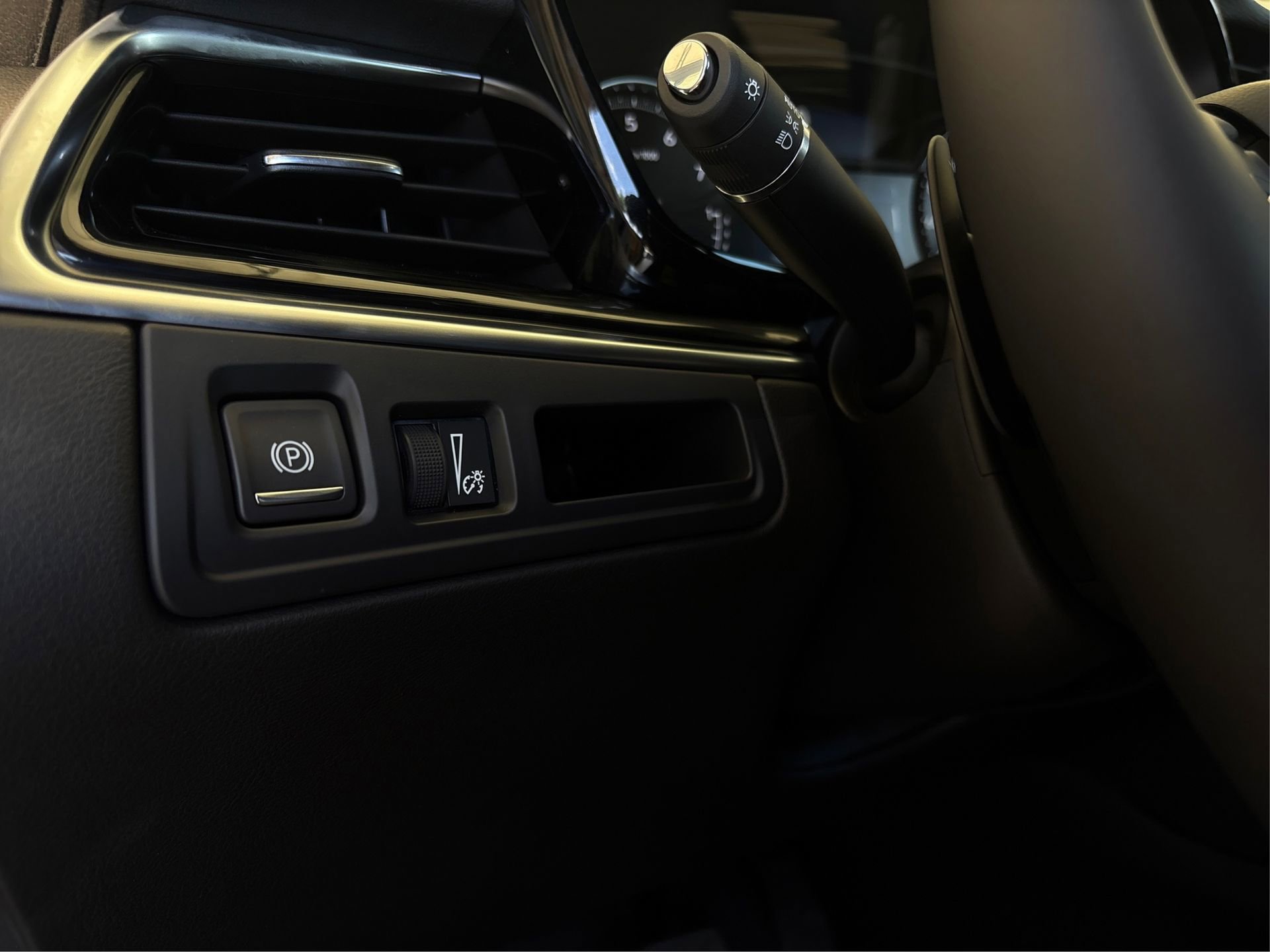 New 2025 Cadillac XT6 Luxury image 20