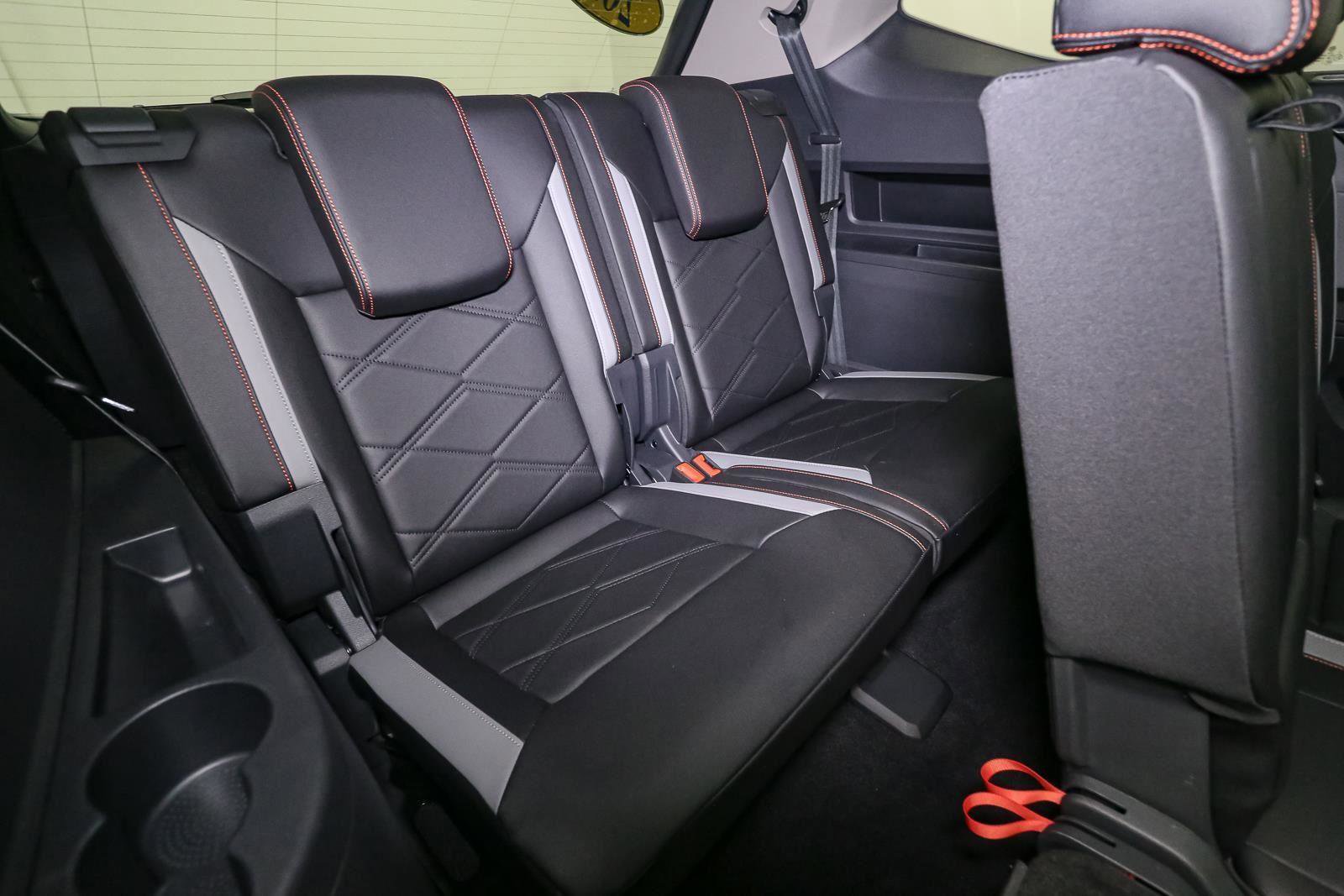 Certified 2025 Volkswagen Atlas Peak Edition SE AWD/4WD image 27