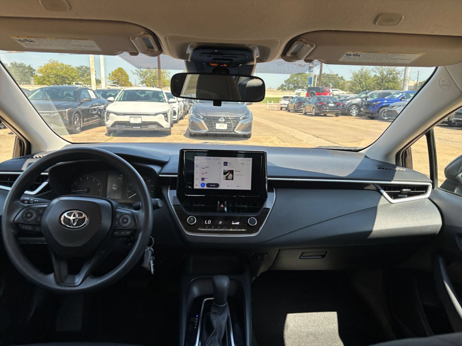 Used 2025 Toyota Corolla LE FWD image 30