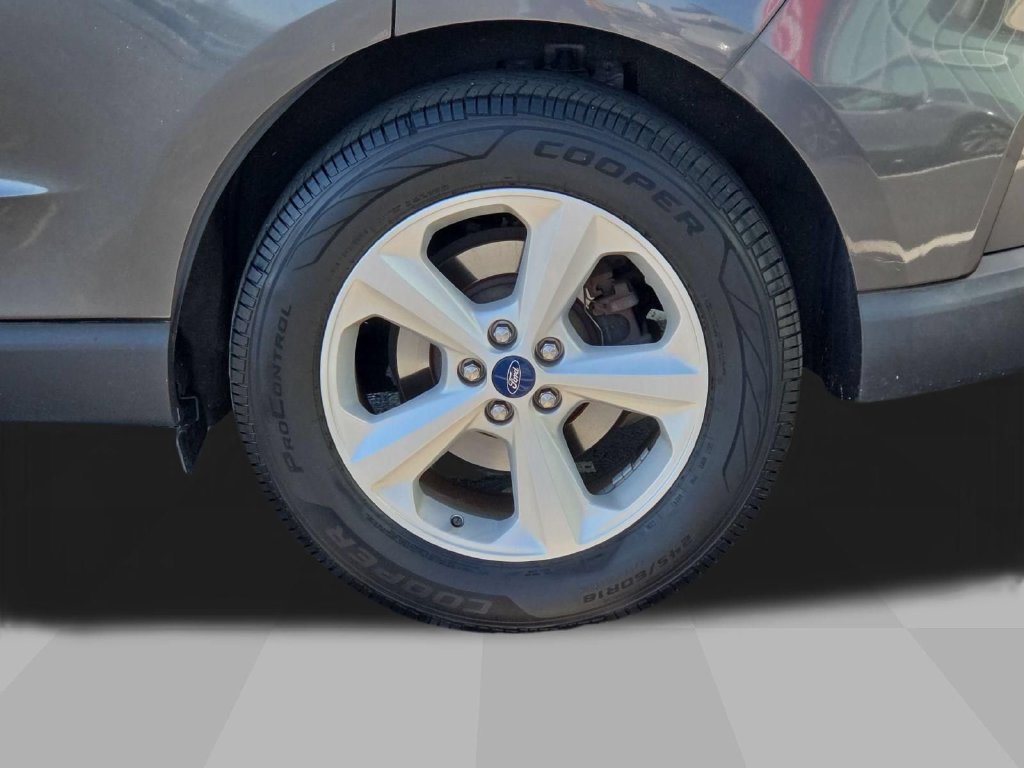 Used 2019 Ford Edge SE FWD image 11