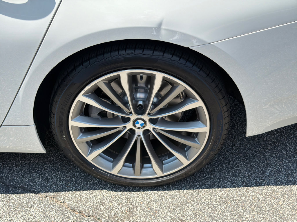 Used 2021 BMW 530i w/ Premium Package RWD image 19