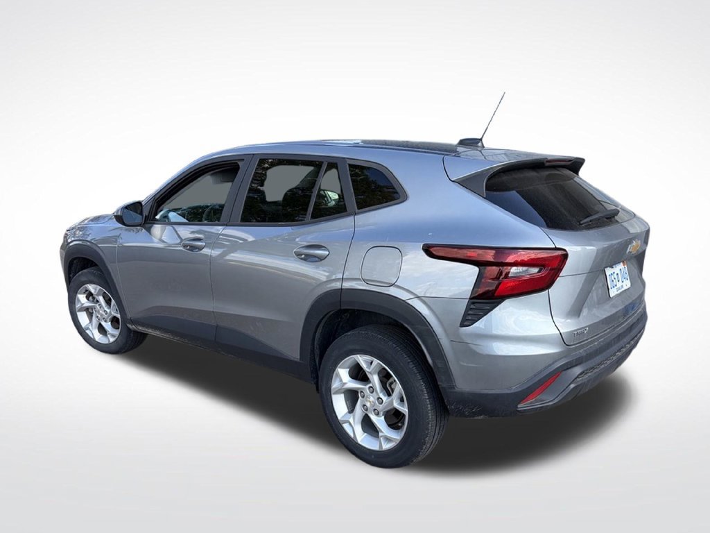 Used 2024 Chevrolet Trax LS w/ LS Convenience Package FWD image 5