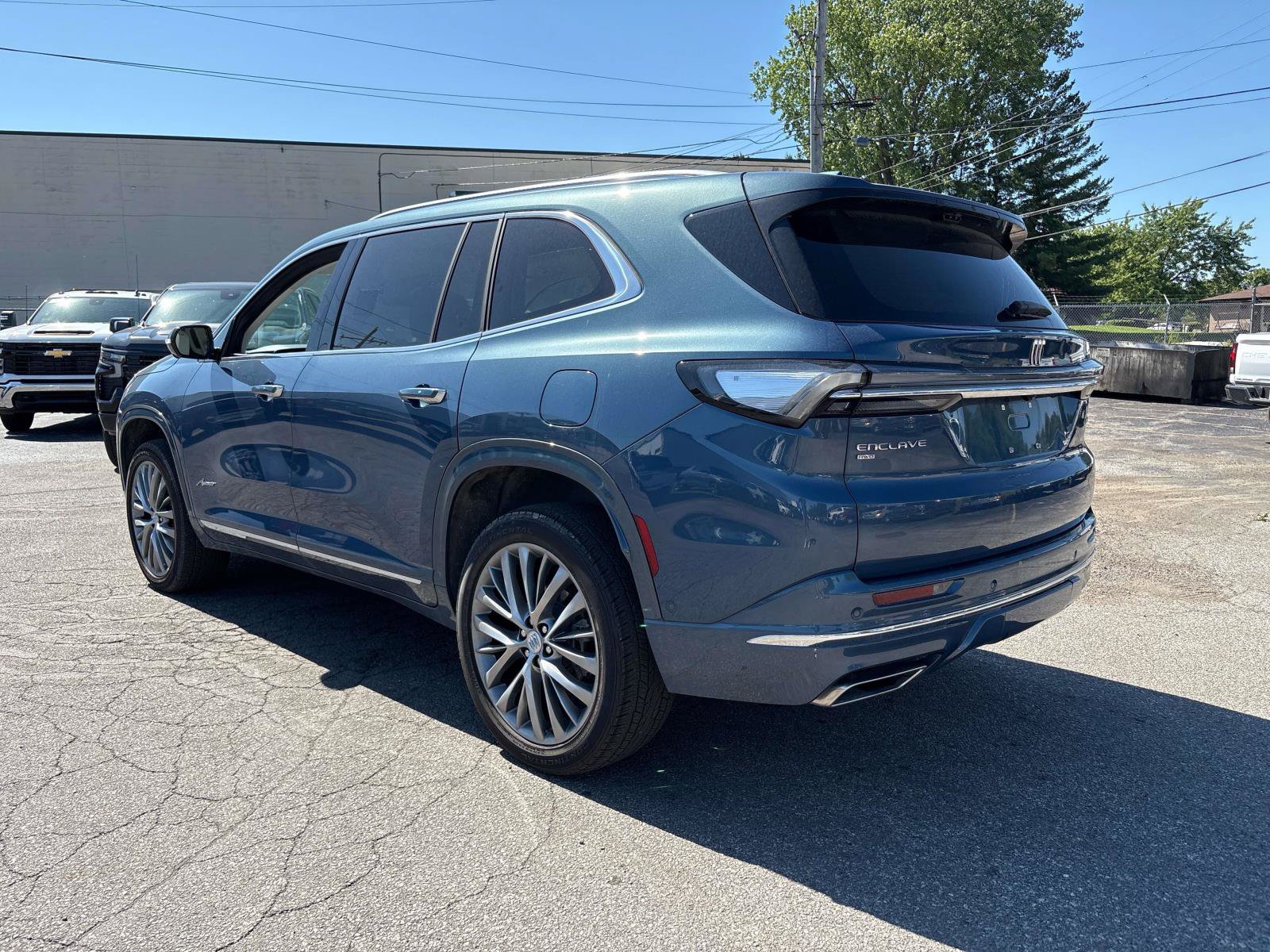 Used 2025 Buick Enclave Avenir w/ Super Cruise Package AWD/4WD image 3
