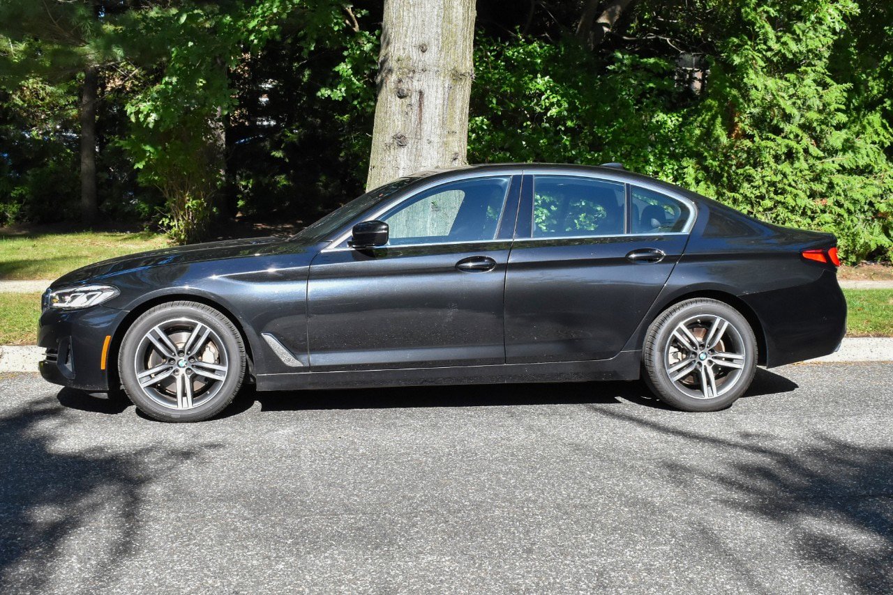 Used 2023 BMW 530i xDrive w/ Convenience Package AWD/4WD image 3
