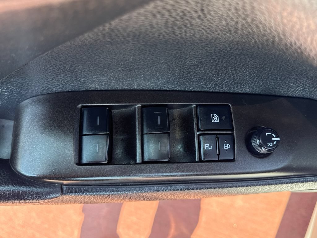 Used 2022 Toyota Camry SE FWD image 11