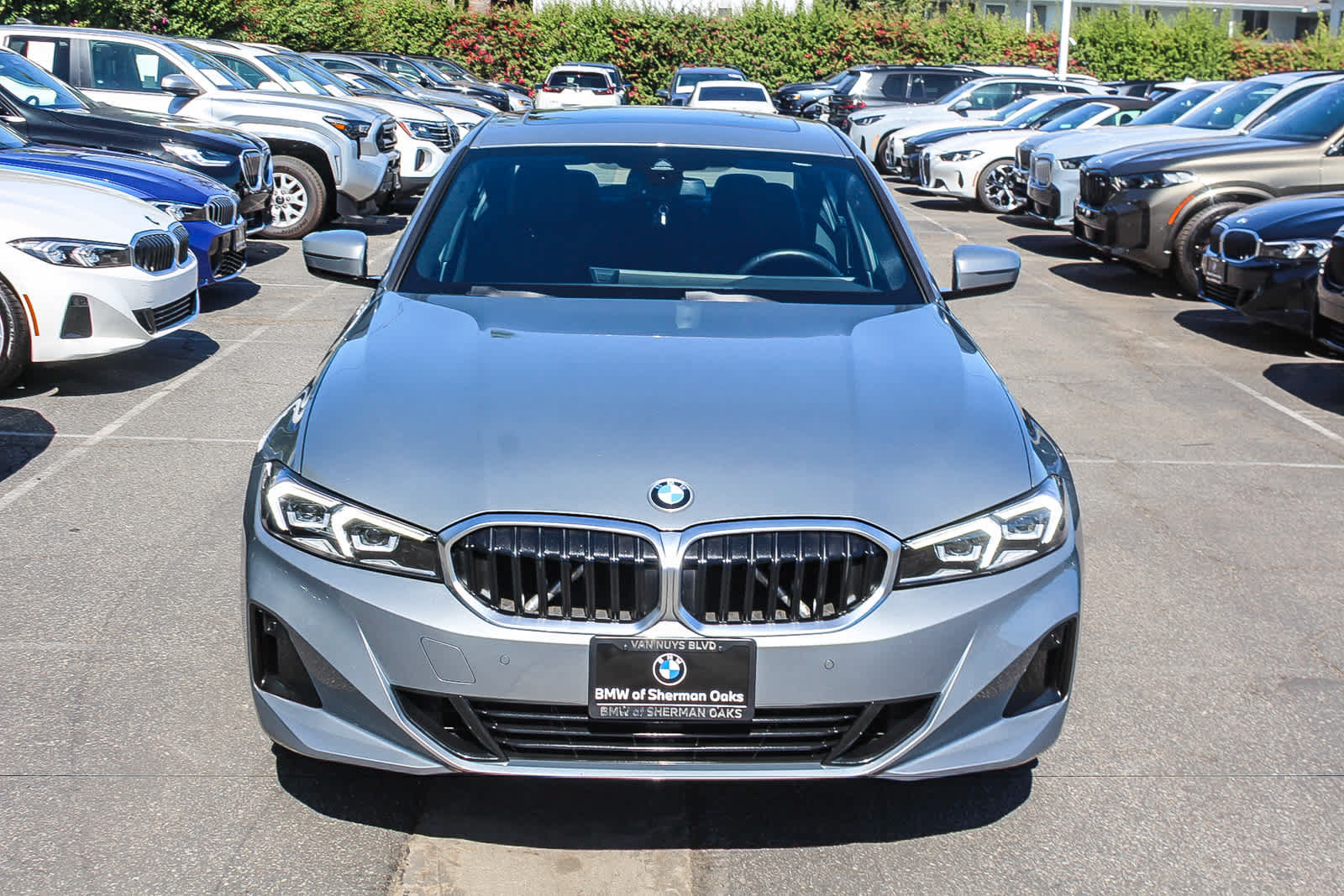 Used 2024 BMW 330i Sedan w/ Convenience Package RWD image 3