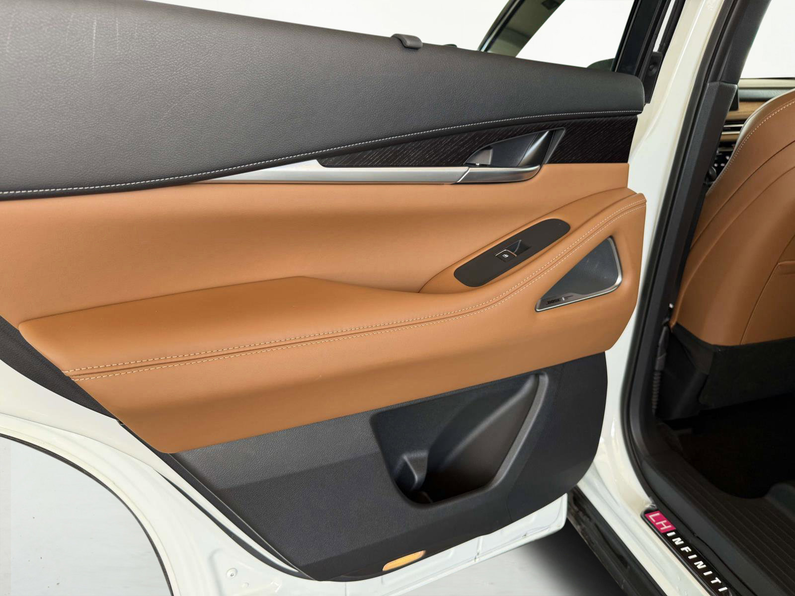 Used 2025 INFINITI QX60 Autograph image 40