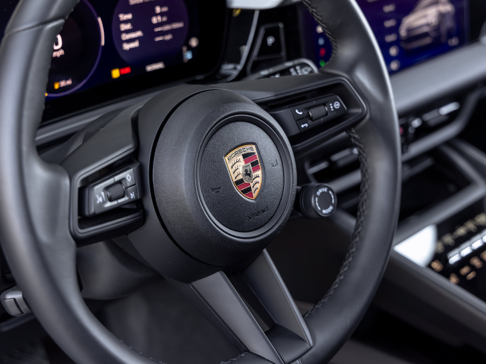 Certified 2025 Porsche Macan Electric RWD image 37