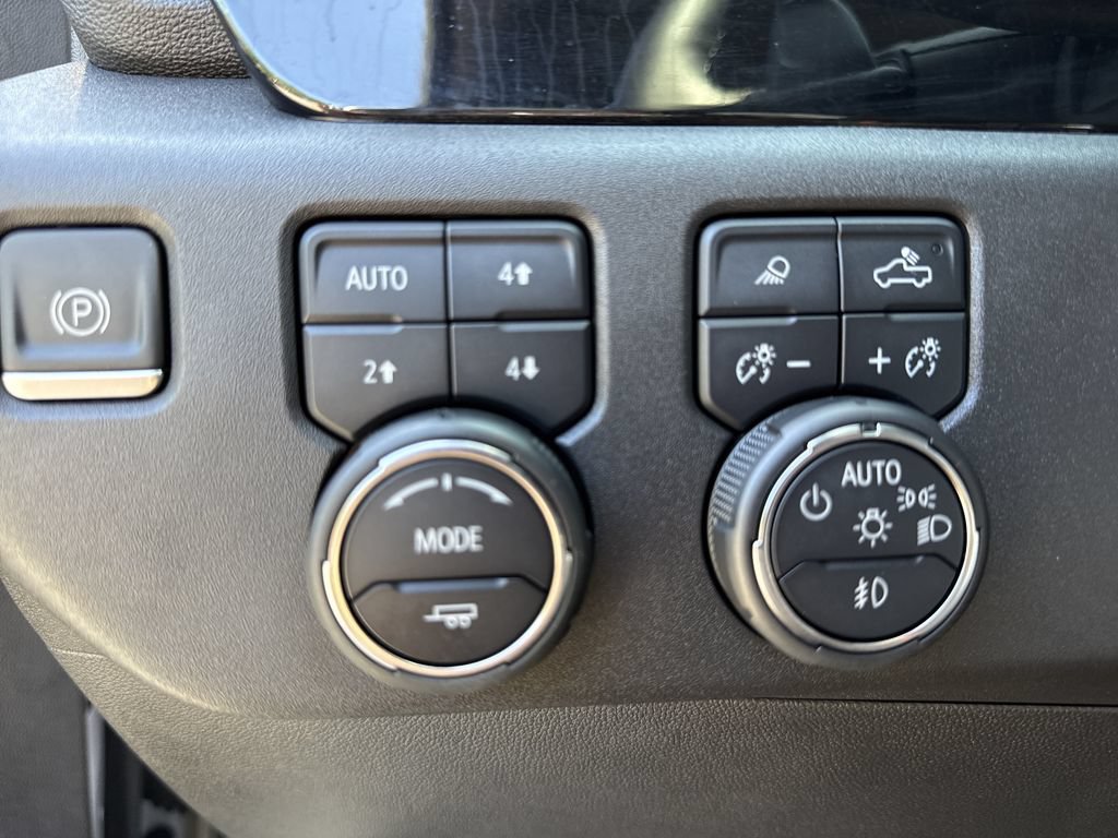 Used 2022 Chevrolet Silverado 1500 LT Trail Boss w/ LT Trail Boss Premium Package AWD/4WD image 22