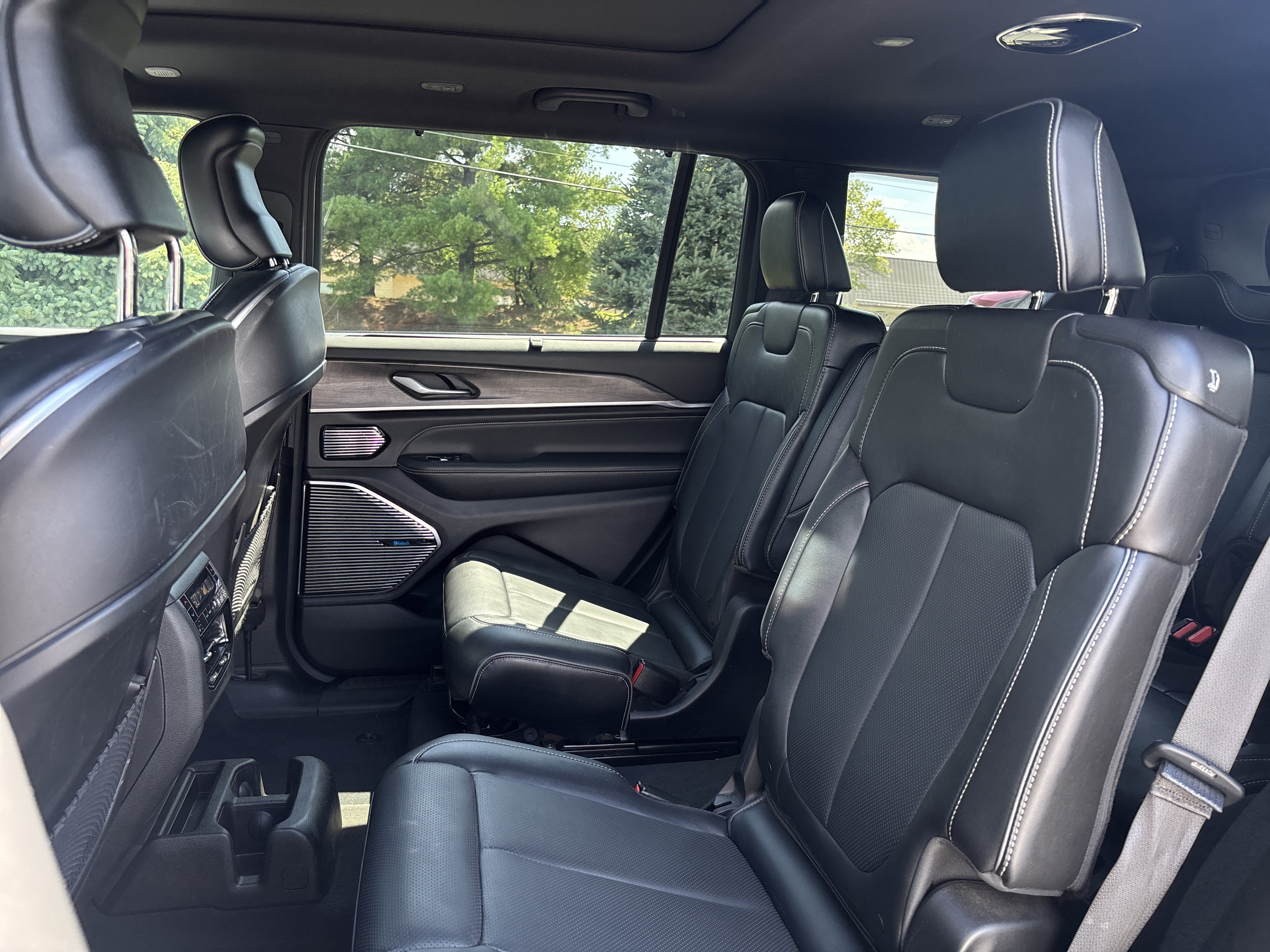 Used 2023 Jeep Grand Cherokee L Overland w/ Advanced Protech Group III AWD/4WD image 27