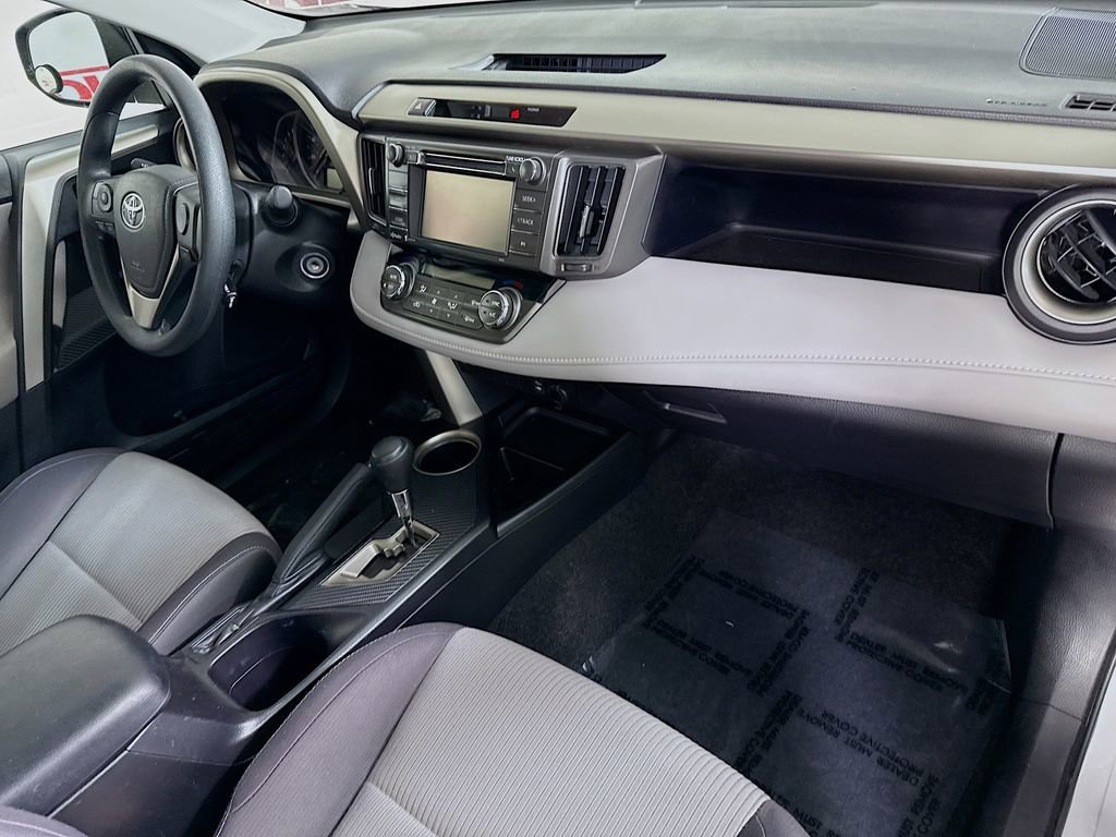 Used 2014 Toyota RAV4 XLE AWD/4WD image 30