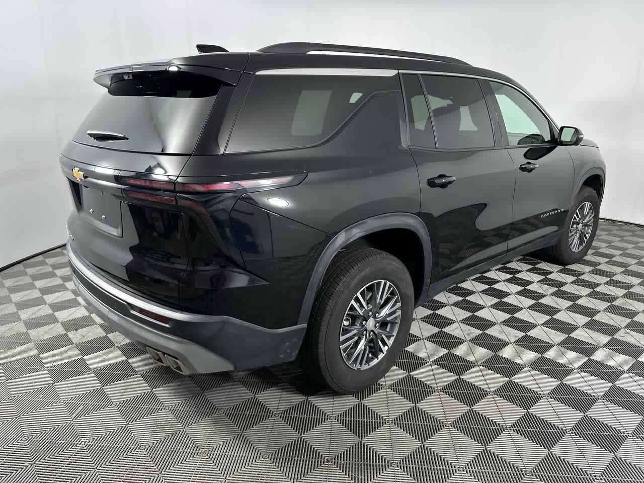 Used 2026 Chevrolet Traverse LT w/ Driver Confidence Package AWD/4WD image 8