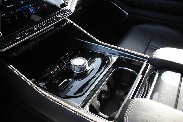 Used 2024 Jeep Wagoneer 4WD w/ Premium Group I image 12