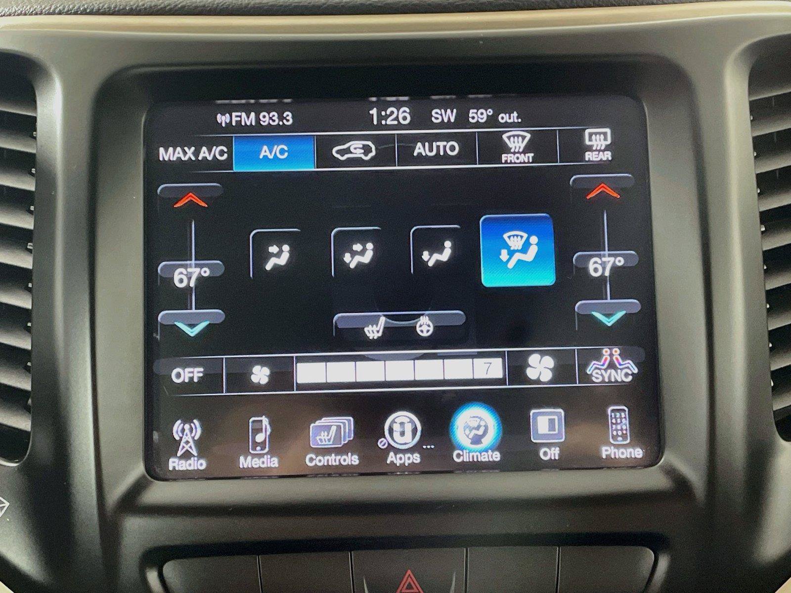Used 2014 Jeep Cherokee Latitude w/ Comfort/Convenience Group AWD/4WD image 16