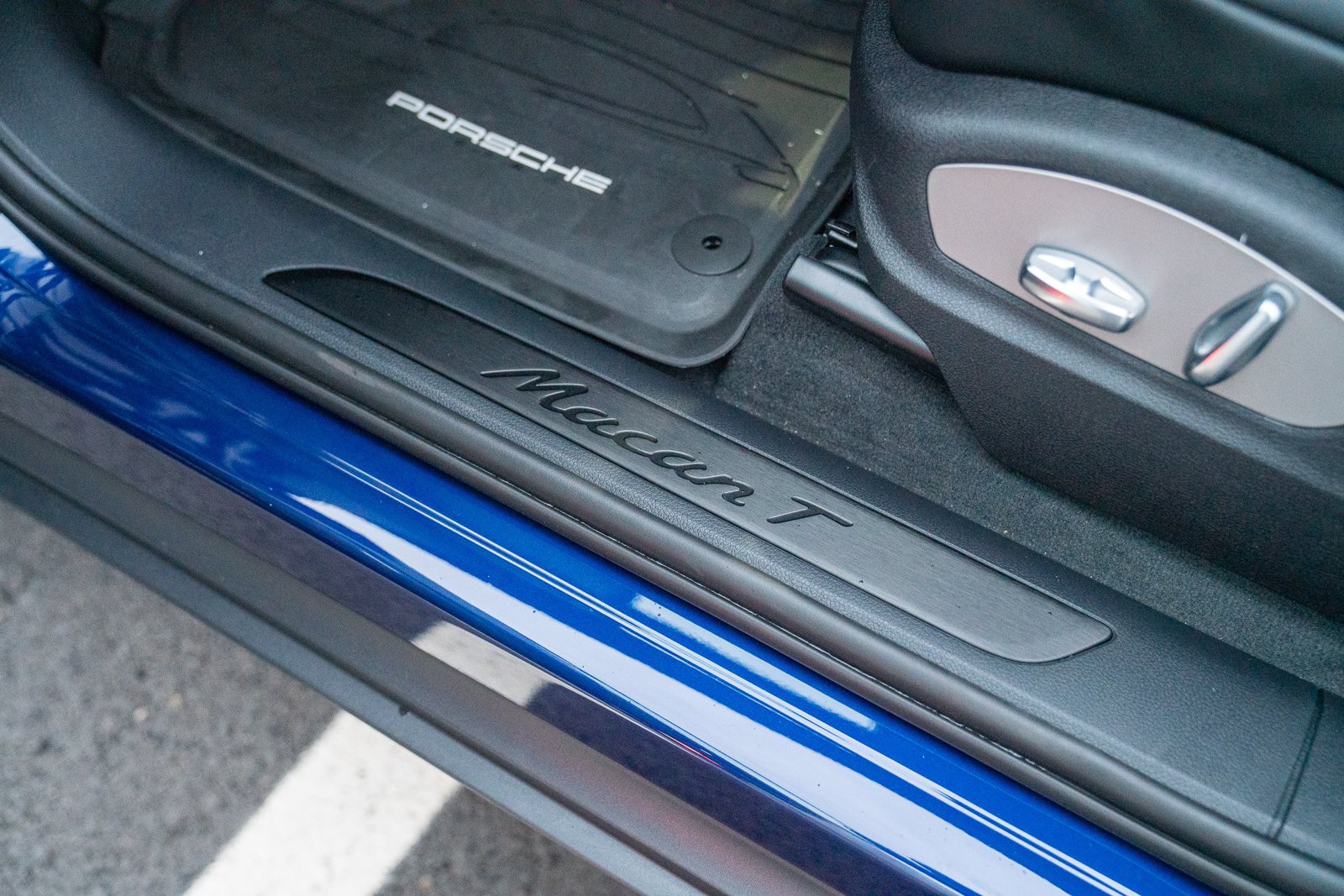 Certified 2026 Porsche Macan Turbo AWD/4WD image 11