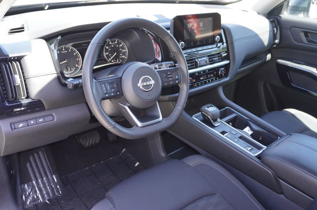 Used 2025 Nissan Pathfinder SV FWD image 15