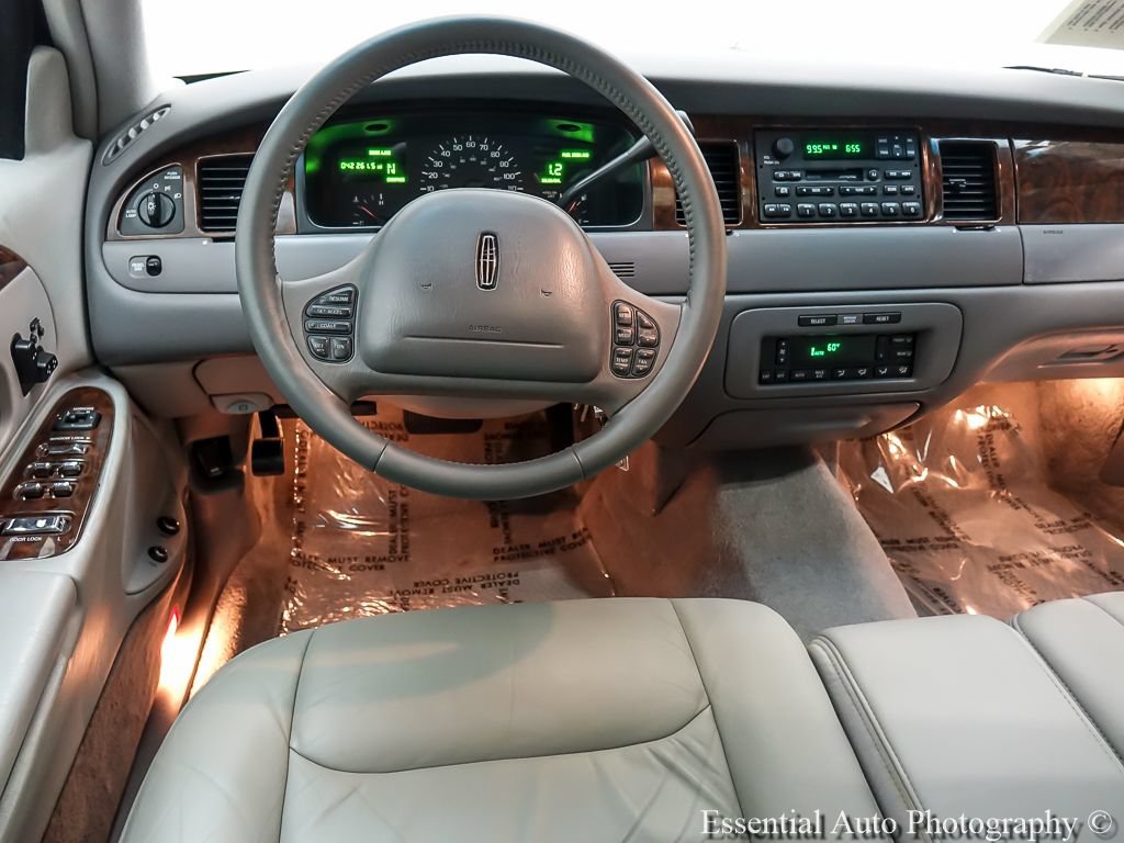 Used 1999 Lincoln Town Car Signature RWD image 14