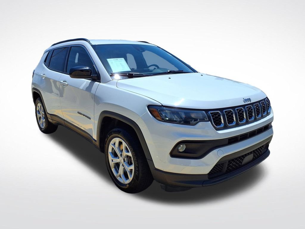 Used 2024 Jeep Compass Latitude AWD/4WD image 3