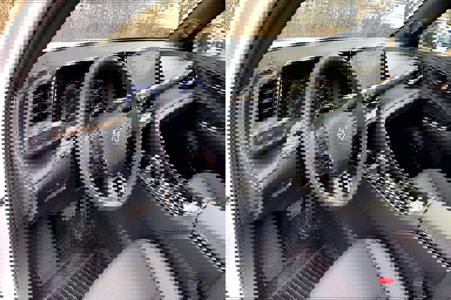 Used 2026 Toyota Crown Limited w/ Advanced Technology Package image 18